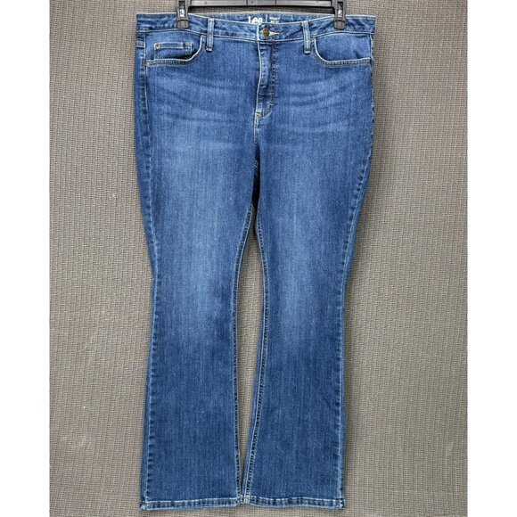 Lee Womens Size 18M Blue Regular Fit Boot Cut Mid Rise Jeans Denim - Picture 1 of 10